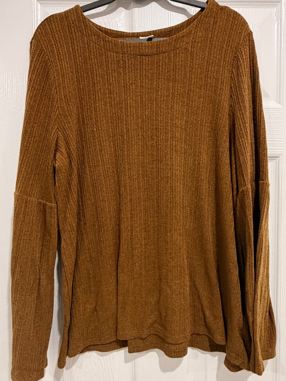 LAura Ribbed Crewneck Sweater in Camel Brown